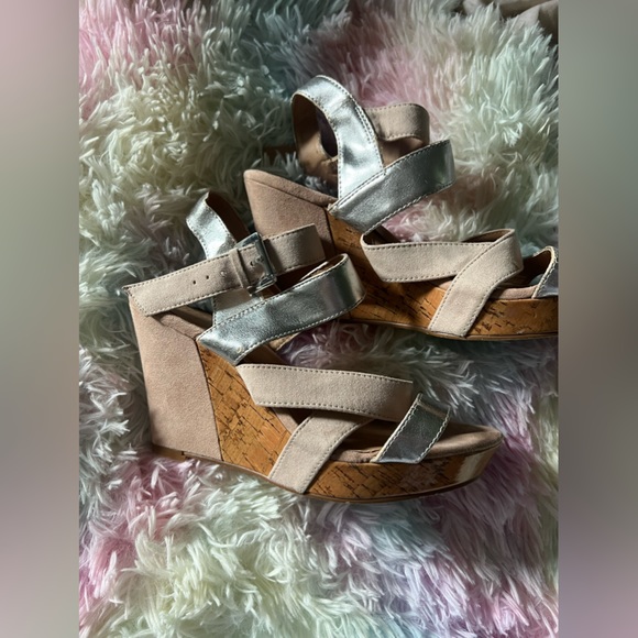 Shoe Dazzle Frank Wedges - Picture 6 of 7